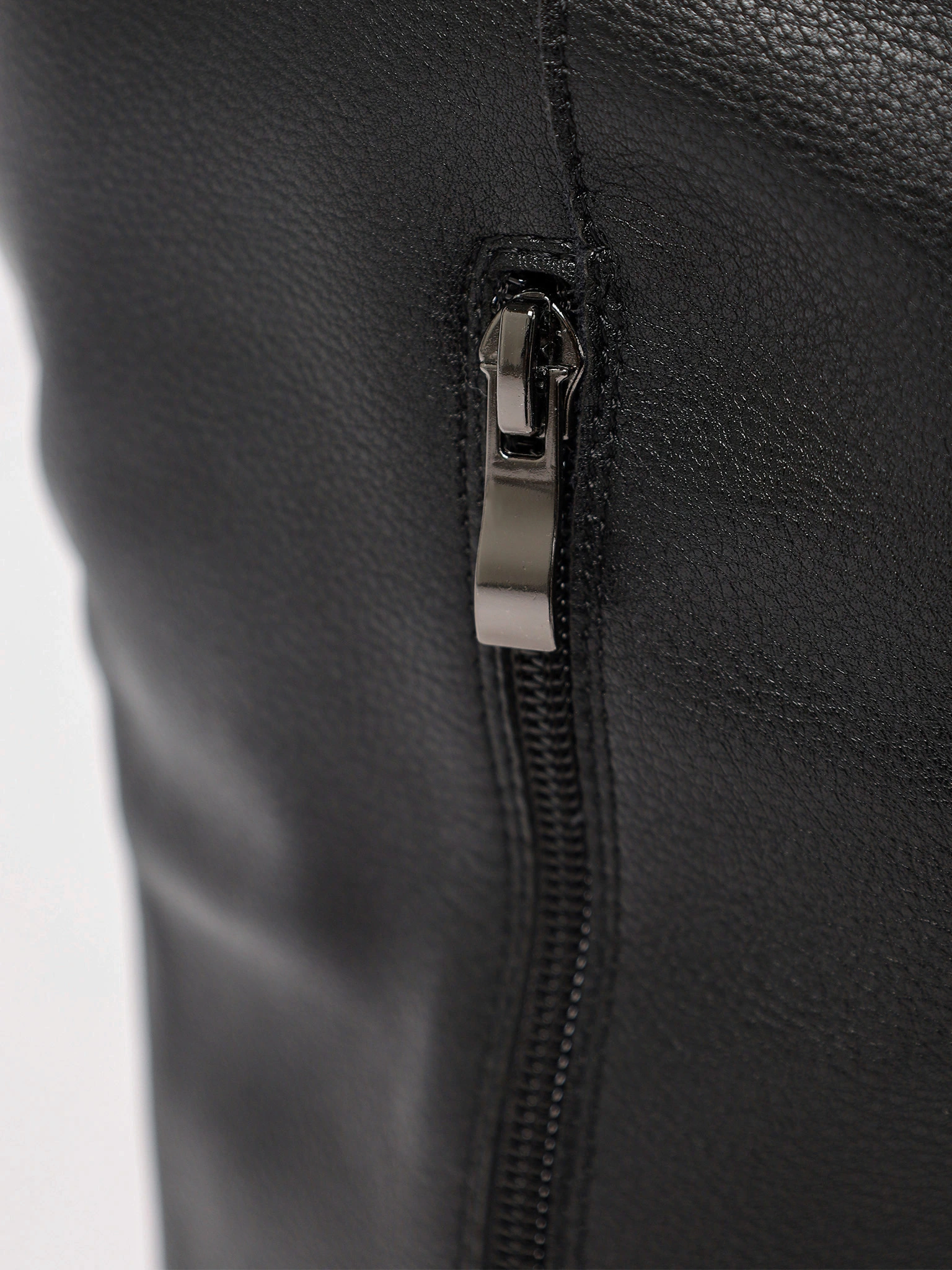 Ботфорты черного цвета на низком каблуке